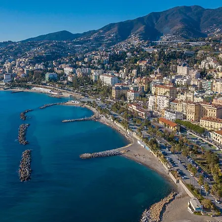 Queen Elena Centro - Happy