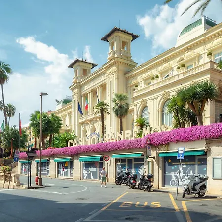 Queen Elena Centro - Happy *