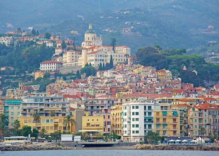 公寓 Queen Elena Centro - Happy 圣雷默