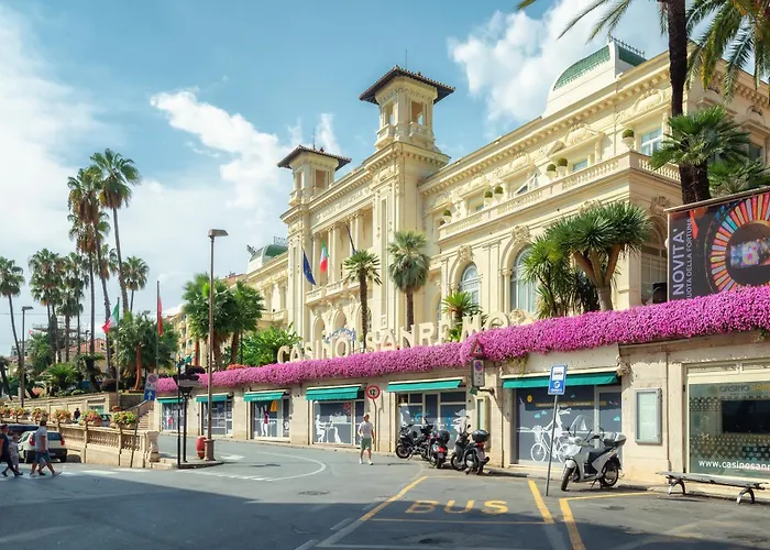 Queen Elena Centro - Happy *