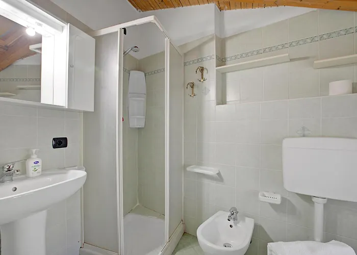 Queen Elena Centro - Happy 圣雷默