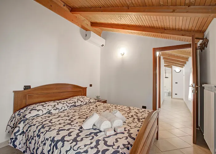 Queen Elena Centro - Happy 圣雷默