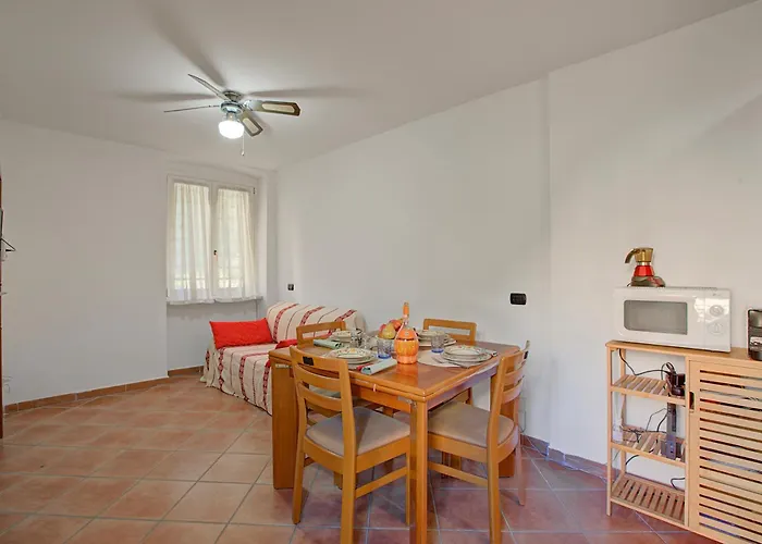 Queen Elena Centro - Happy * Sanremo